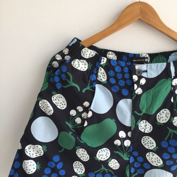 Uniqlo x Marimekko Women’s Cotton Poplin Shorts, Black Tori Fruit - Size XS - Picture 6 of 9